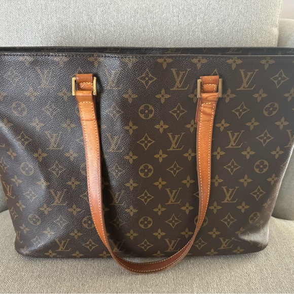 Louis Vuitton - Picture 1 of 11